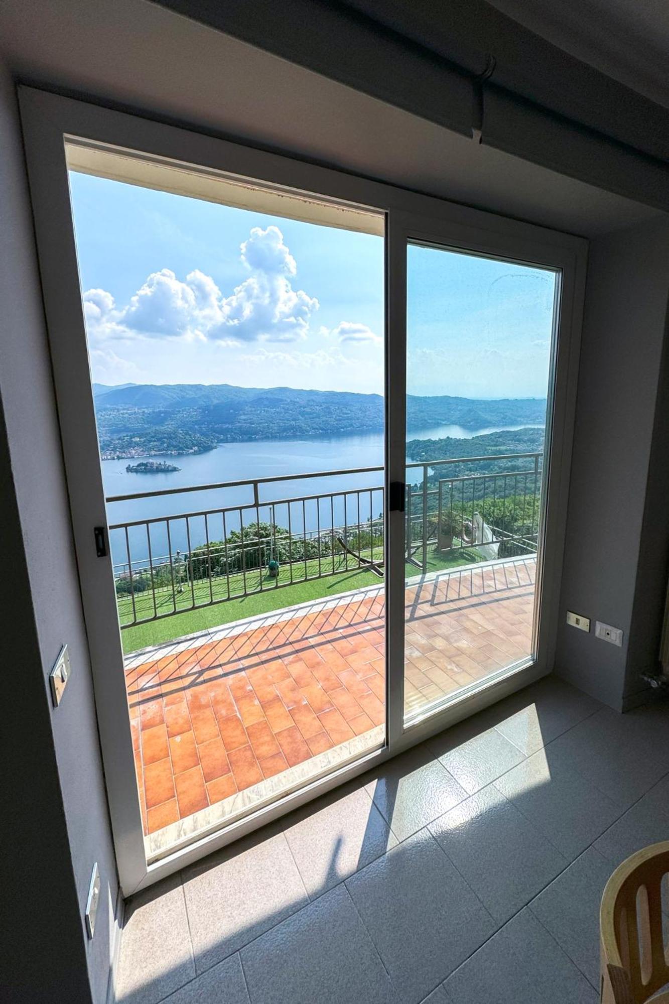 Appartamento Alberti Con Vista Lago Madonna Del Sasso ภายนอก รูปภาพ