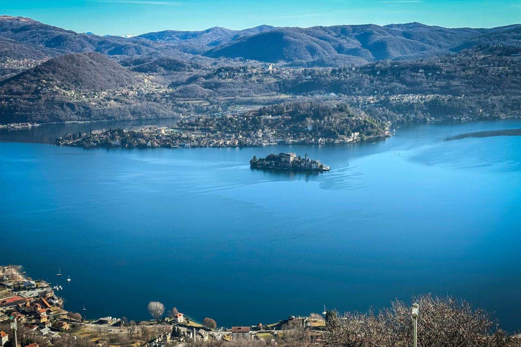 Appartamento Alberti Con Vista Lago Madonna Del Sasso ภายนอก รูปภาพ