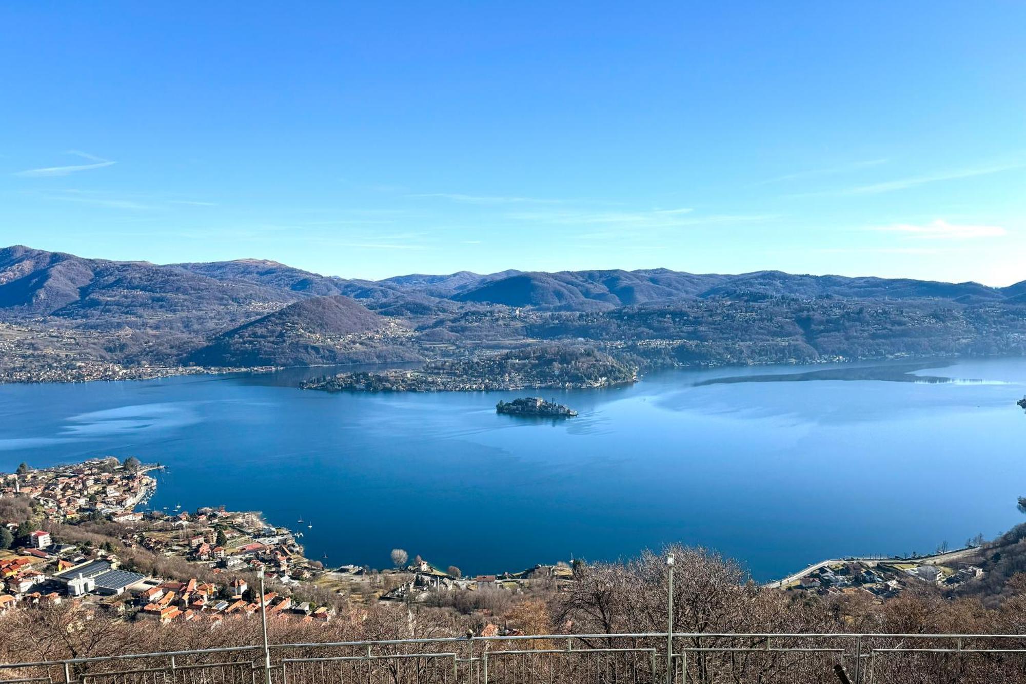 Appartamento Alberti Con Vista Lago Madonna Del Sasso ภายนอก รูปภาพ