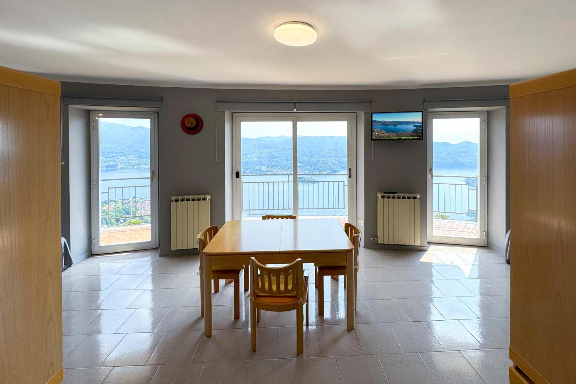 Appartamento Alberti Con Vista Lago Madonna Del Sasso ภายนอก รูปภาพ