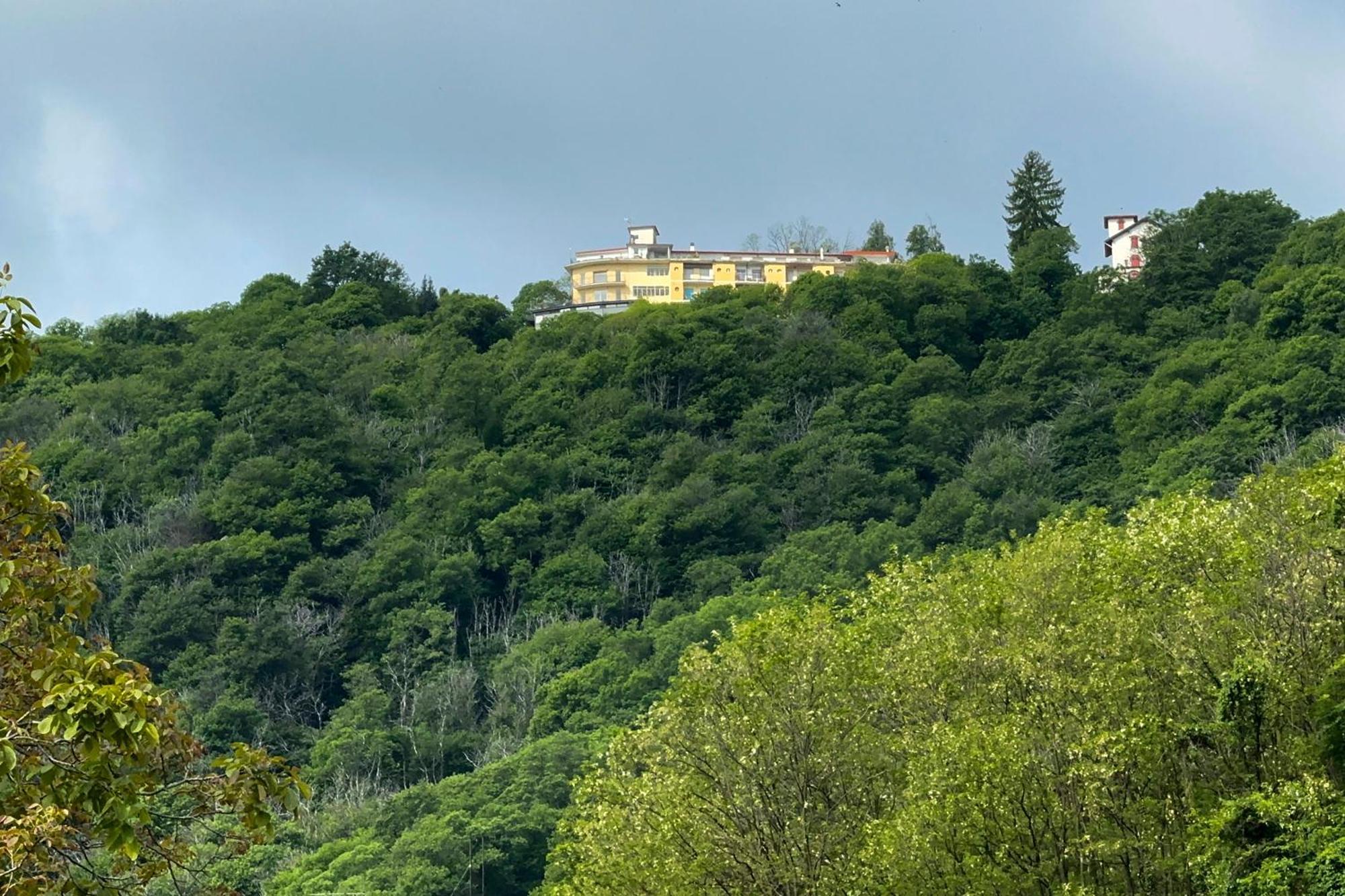 Appartamento Alberti Con Vista Lago Madonna Del Sasso ภายนอก รูปภาพ